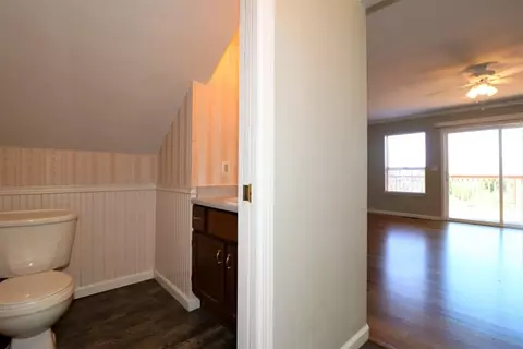 Bath - 19226 Snowburst Ct, Redding, CA 96003 photo 5 of 6