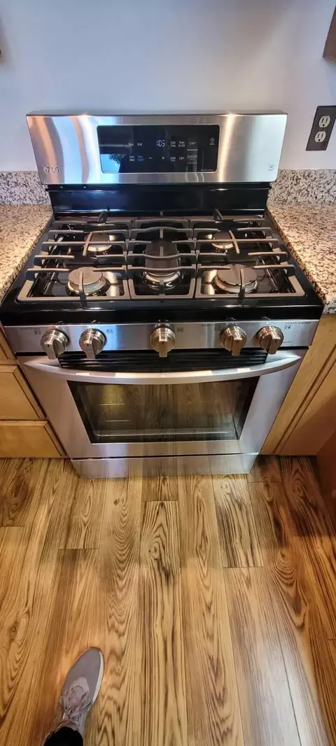 Kitchen - 21092 Shelly Ln, Anderson, CA 96007 photo 4 of 6