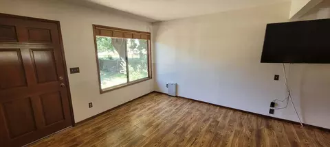 Living - 21092 Shelly Ln, Anderson, CA 96007 photo 4 of 5