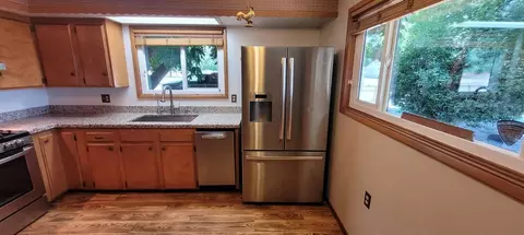 Kitchen - 21092 Shelly Ln, Anderson, CA 96007 photo 3 of 6