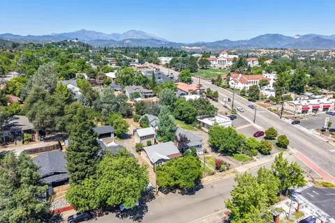 View/Area - 1152 Willis St, Redding, CA 96001 photo 3 of 10