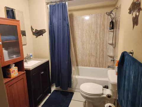 Bath - 1152 Willis St, Redding, CA 96001 photo 3 of 3
