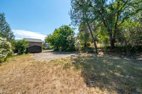 Exterior - 1152 Willis St, Redding, CA 96001 photo 14 of 17