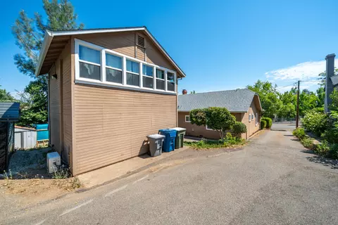 Exterior - 1152 Willis St, Redding, CA 96001 photo 10 of 17