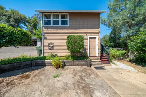 Exterior - 1152 Willis St, Redding, CA 96001 photo 8 of 17