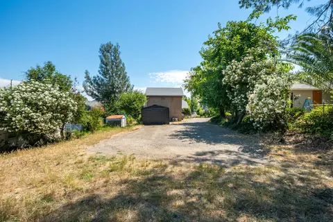 Exterior - 1152 Willis St, Redding, CA 96001 photo 13 of 17