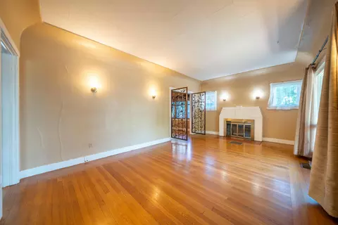 Living - 1152 Willis St, Redding, CA 96001 photo 1 of 4