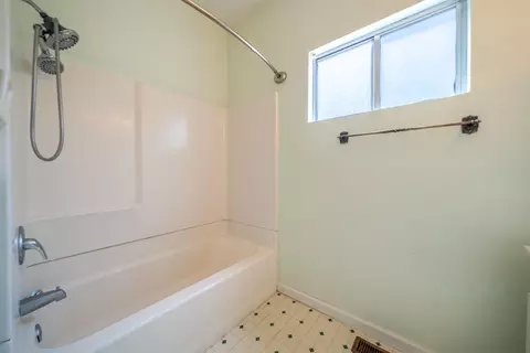 Bath - 1152 Willis St, Redding, CA 96001 photo 2 of 3