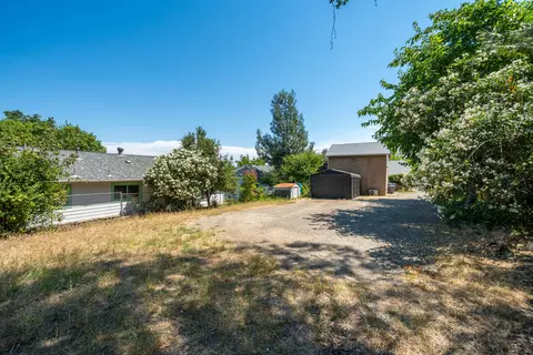 Exterior - 1152 Willis St, Redding, CA 96001 photo 12 of 17