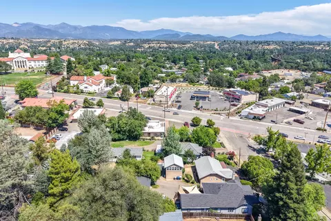 View/Area - 1152 Willis St, Redding, CA 96001 photo 9 of 10