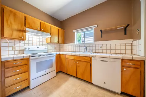 Kitchen - 1152 Willis St, Redding, CA 96001 photo 4 of 5