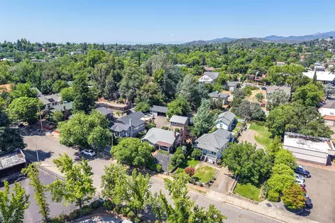View/Area - 1152 Willis St, Redding, CA 96001 photo 5 of 10