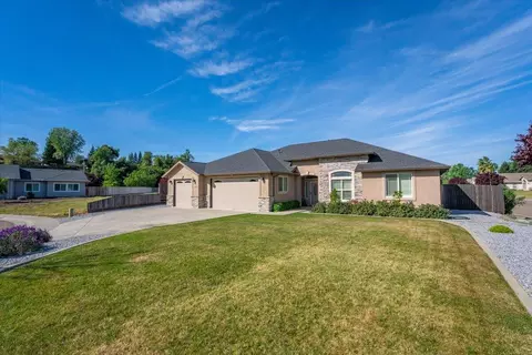 1560 Carl Ct, Red Bluff, CA 96080 photo 3