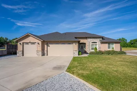 1560 Carl Ct, Red Bluff, CA 96080