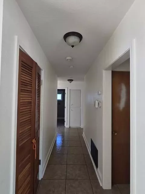 Entry Way - 2045 Washington Ave, Red Bluff, CA 96080 photo 3 of 3