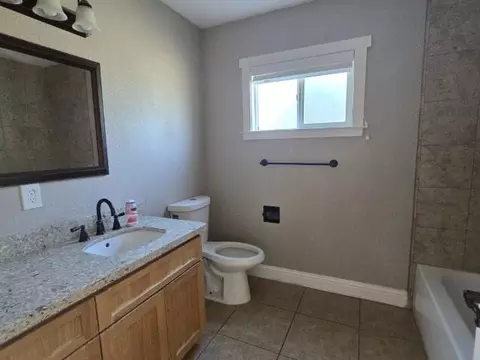 Bath - 2045 Washington Ave, Red Bluff, CA 96080 photo 1 of 4