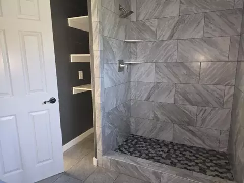 Bath - 2045 Washington Ave, Red Bluff, CA 96080 photo 4 of 4