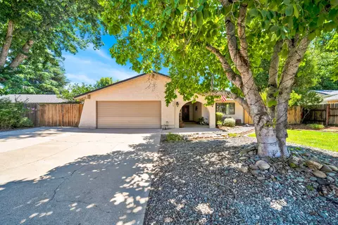 3465 Lagoon Dr, Redding, CA 96001