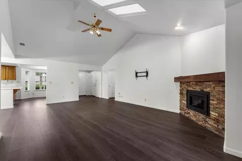 Living - 3066 Sunglow Dr, Redding, CA 96001 photo 4 of 5