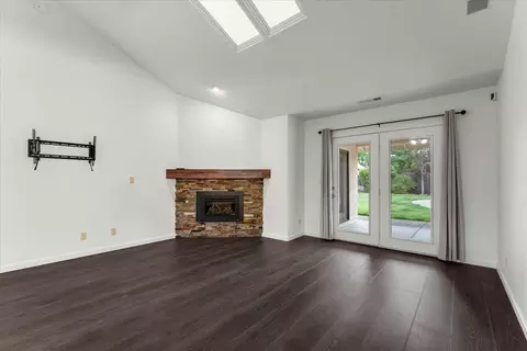 Living - 3066 Sunglow Dr, Redding, CA 96001 photo 3 of 5