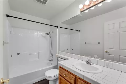 Bath - 3066 Sunglow Dr, Redding, CA 96001 photo 1 of 2