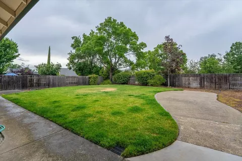 Exterior - 3066 Sunglow Dr, Redding, CA 96001 photo 4 of 14