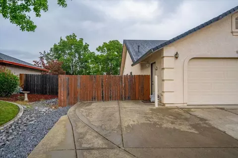 Exterior - 3066 Sunglow Dr, Redding, CA 96001 photo 13 of 14