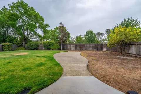 Exterior - 3066 Sunglow Dr, Redding, CA 96001 photo 3 of 14
