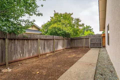 Exterior - 3066 Sunglow Dr, Redding, CA 96001 photo 11 of 14