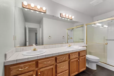Bath - 3066 Sunglow Dr, Redding, CA 96001 photo 2 of 2
