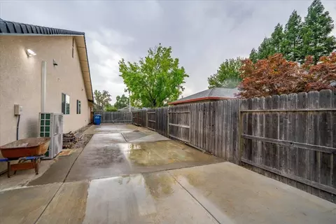 Exterior - 3066 Sunglow Dr, Redding, CA 96001 photo 8 of 14