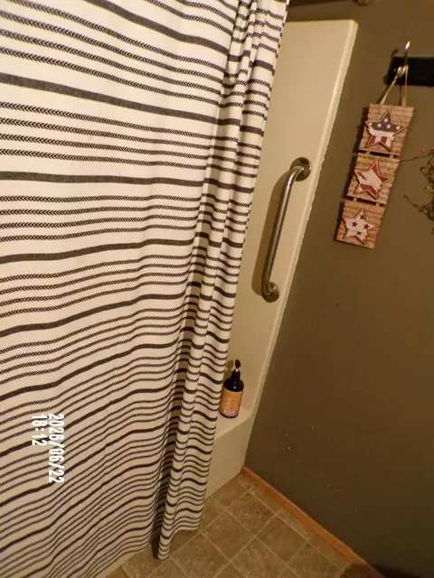 Bath - 13552 Baker Rd, Red Bluff, CA 96080 photo 2 of 3