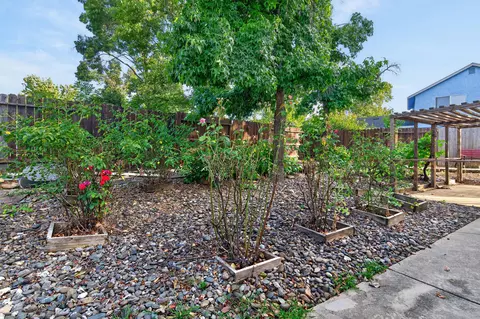 653 Brock Dr, Redding, CA 96003 photo 18