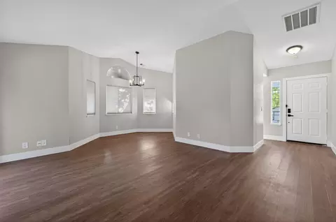 653 Brock Dr, Redding, CA 96003 photo 2