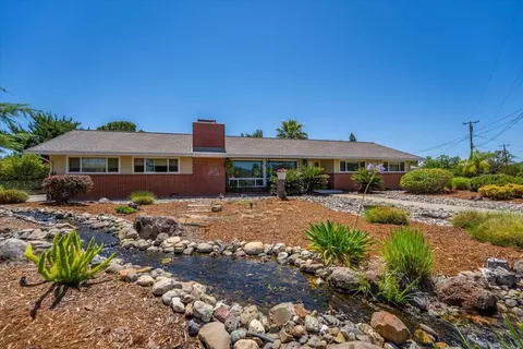 3255 Panorama Dr, Redding, CA 96003