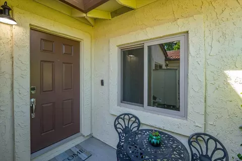 811 Tanglewood Dr, Redding, CA 96003 photo 2