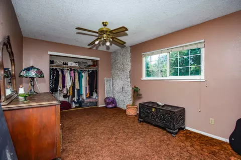 Bedroom - 21930 Parkway Dr, Red Bluff, CA 96080 photo 4 of 6
