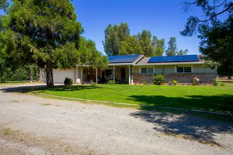Exterior - 21930 Parkway Dr, Red Bluff, CA 96080 photo 2 of 8