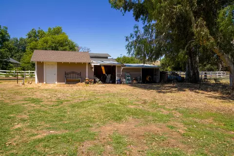 Exterior - 21930 Parkway Dr, Red Bluff, CA 96080 photo 5 of 8