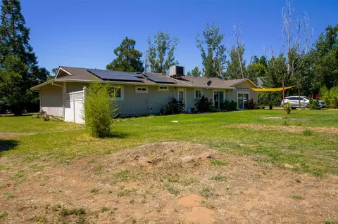Exterior - 21930 Parkway Dr, Red Bluff, CA 96080 photo 3 of 8