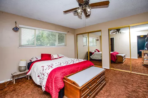 Bedroom - 21930 Parkway Dr, Red Bluff, CA 96080 photo 2 of 6