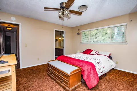 Bedroom - 21930 Parkway Dr, Red Bluff, CA 96080 photo 3 of 6