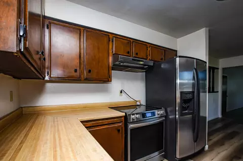 Kitchen - 21930 Parkway Dr, Red Bluff, CA 96080 photo 5 of 5