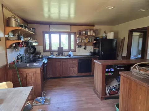 Kitchen - 21590 Purple Pl, Manton, CA 96059 photo 3 of 3