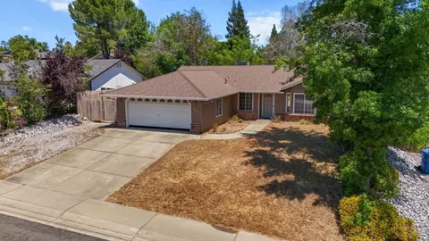 1637 French Lace Ln, Redding, CA 96003