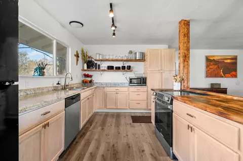 Kitchen - 10982 Rawson Rd, Red Bluff, CA 96080 photo 1 of 2
