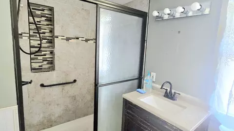 Bath - 1039 1st St, Red Bluff, CA 96080 photo 2 of 2