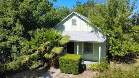 Exterior - 1039 1st St, Red Bluff, CA 96080 photo 2 of 4