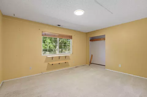 Bedroom - 6936 Tucker Ln, Redding, CA 96002 photo 1 of 6