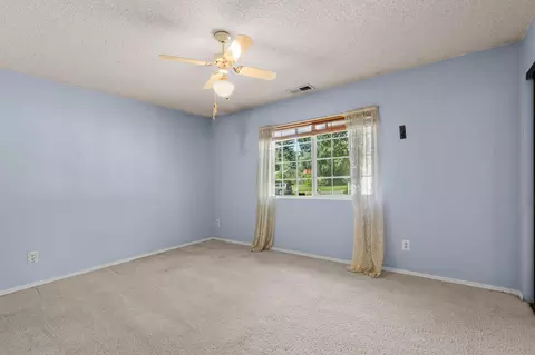 Bedroom - 6936 Tucker Ln, Redding, CA 96002 photo 4 of 6